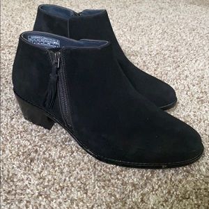 Vionic women’s Serena ankle boot size 8